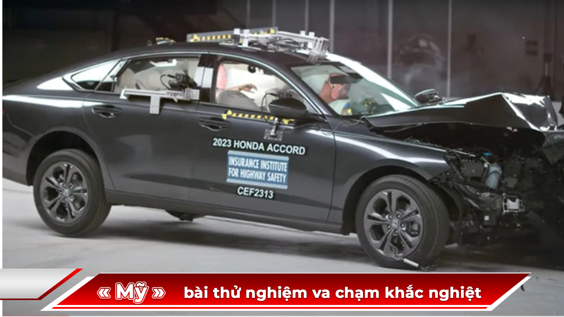 Chỉ một mẫu sedan cỡ trung qua được bài thử nghiệm va chạm khắc nghiệt ở Mỹ - 1 Chỉ một mẫu sedan cỡ trung qua được bài thử nghiệm va chạm khắc nghiệt ở Mỹ - 1